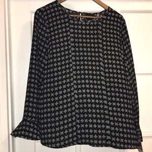 NWT Liz Claiborne Long Ruffle Sleeve Career Top B7